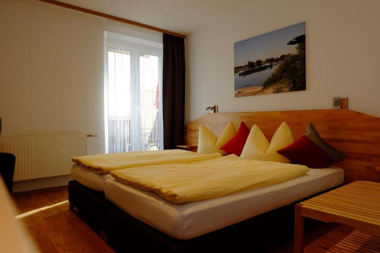 Hôtel Zum Donauufer à Bogen Extérieur photo